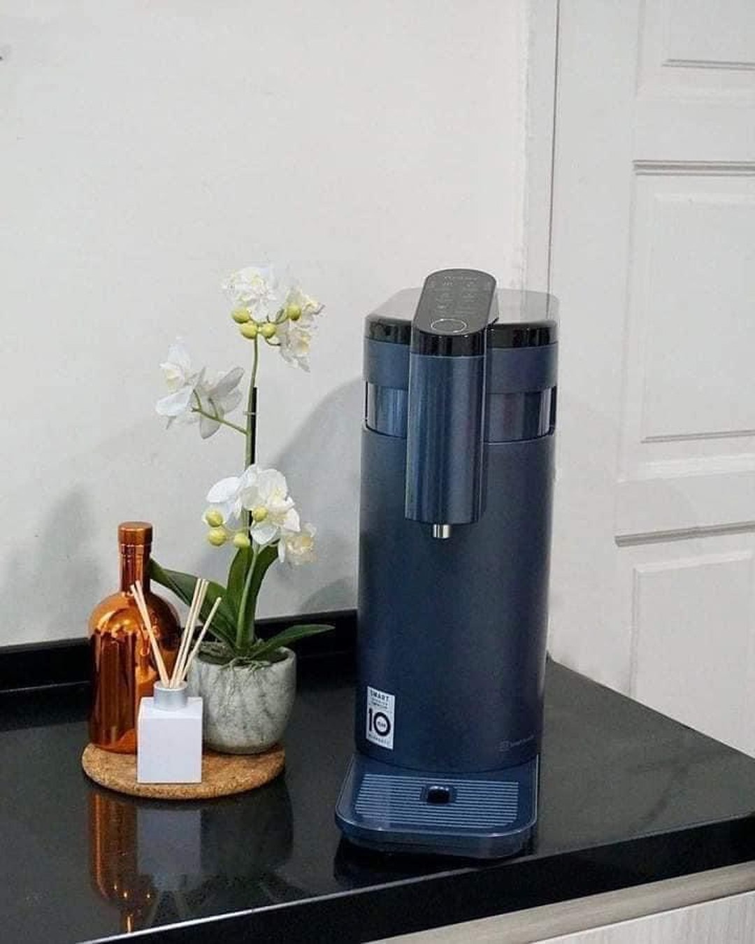 เครื่องกรองน้ำ LG วางในครัวสวยๆ