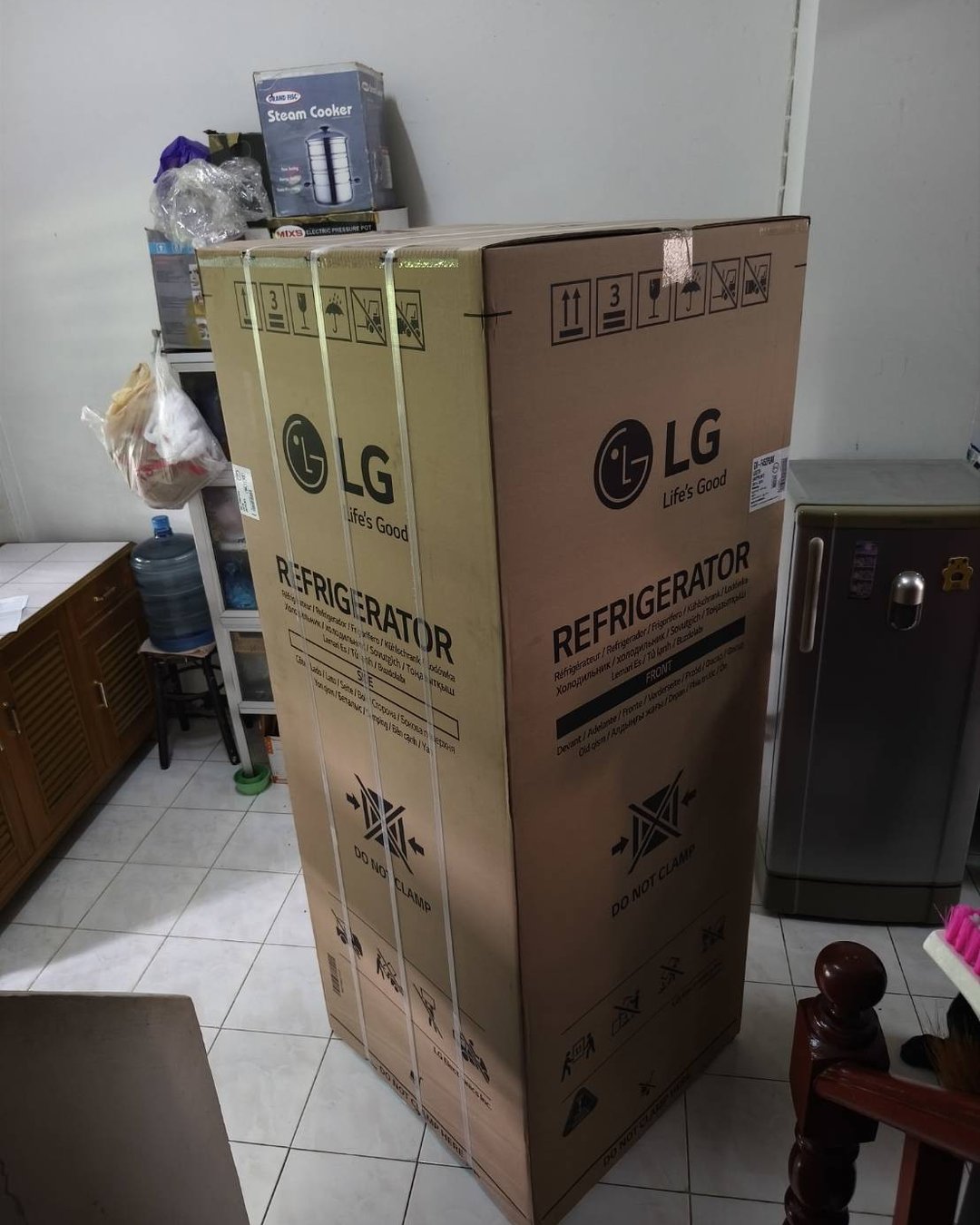 ตู้เย็นใหม่มาถึงบ้าน