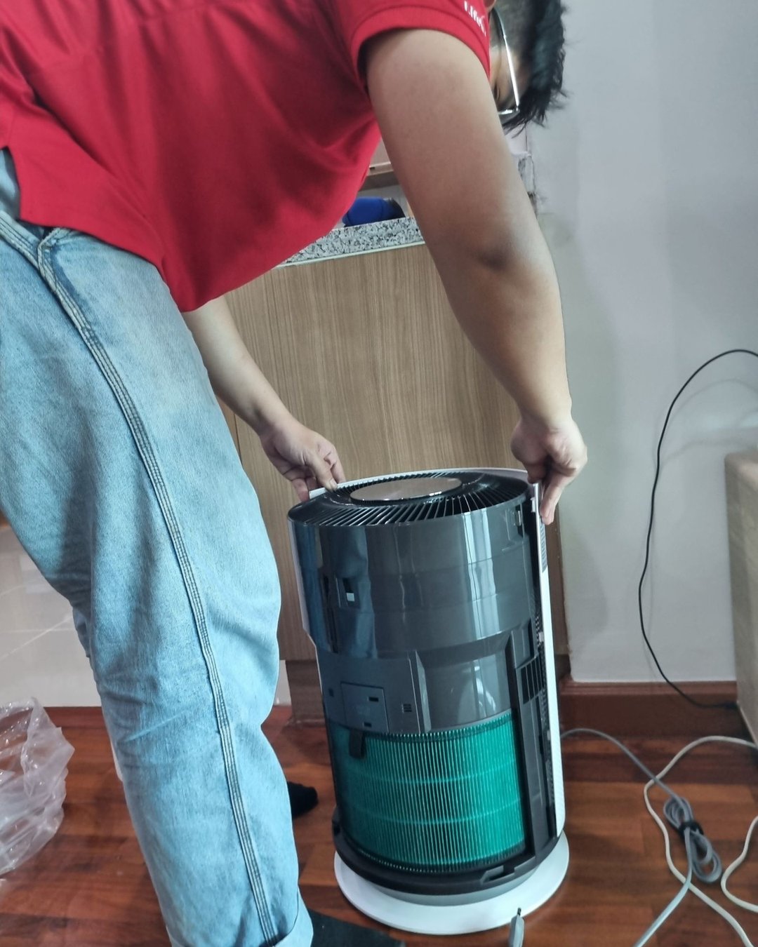 ช่างประกอบเครื่องฟอกอากาศ
