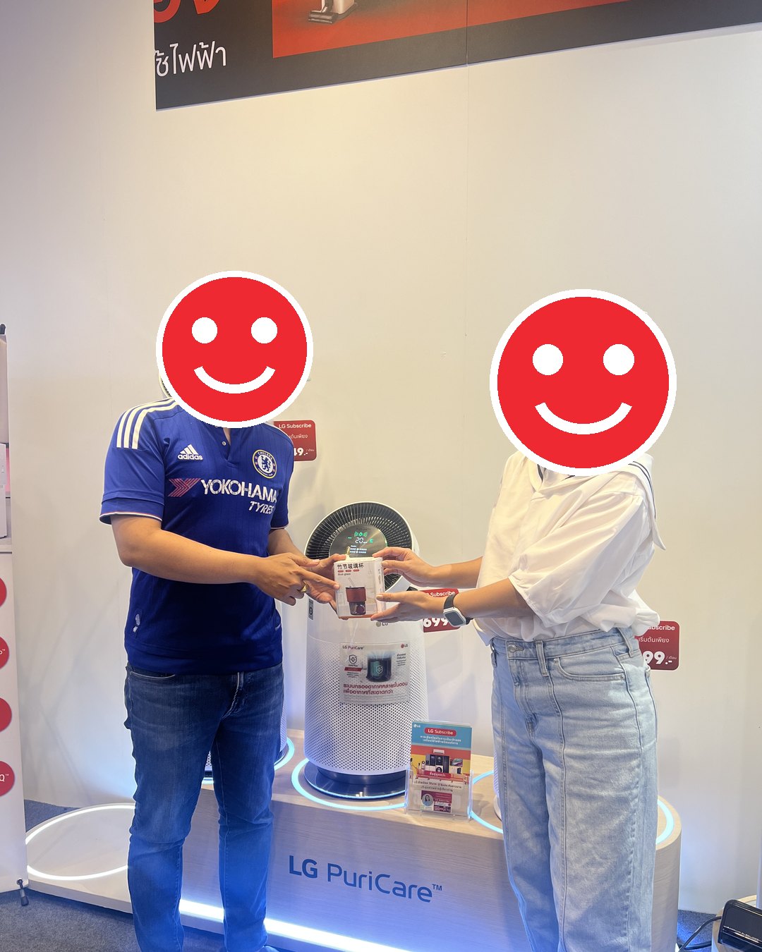ลูกค้ารับเครื่องฟอกอากาศ PuriCare